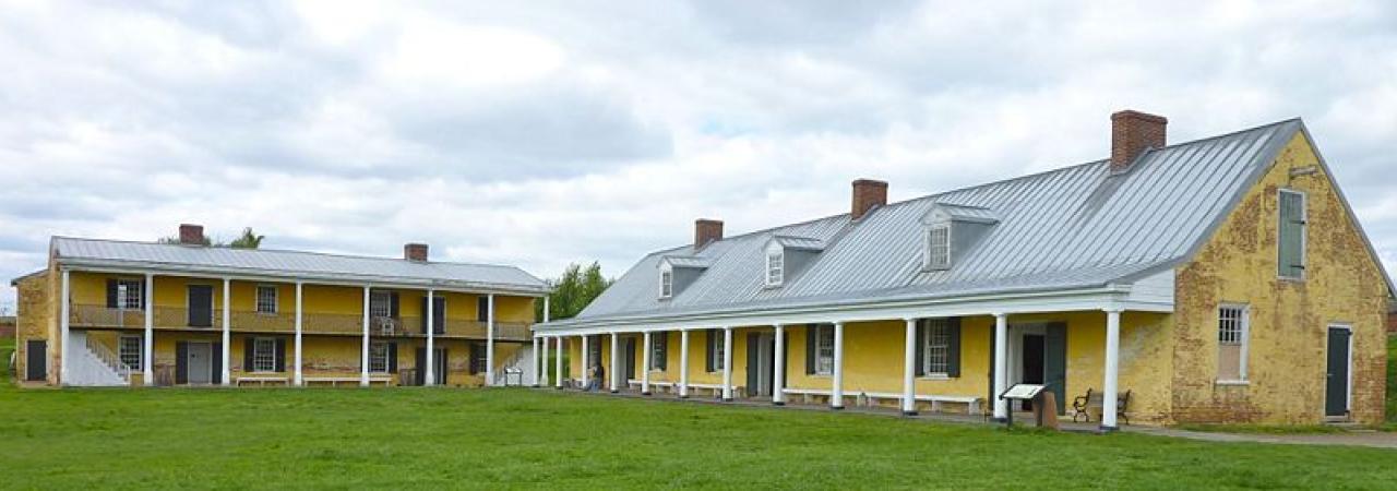 Photograph of officer quarters at Fort Mifflin in Philadelphia, Pennsylvania. 