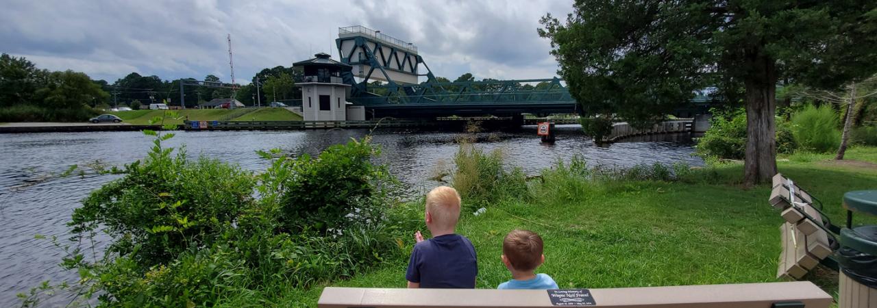 Children enjoying the view of Great Bridge Bridge from Great Bridge Battlefield