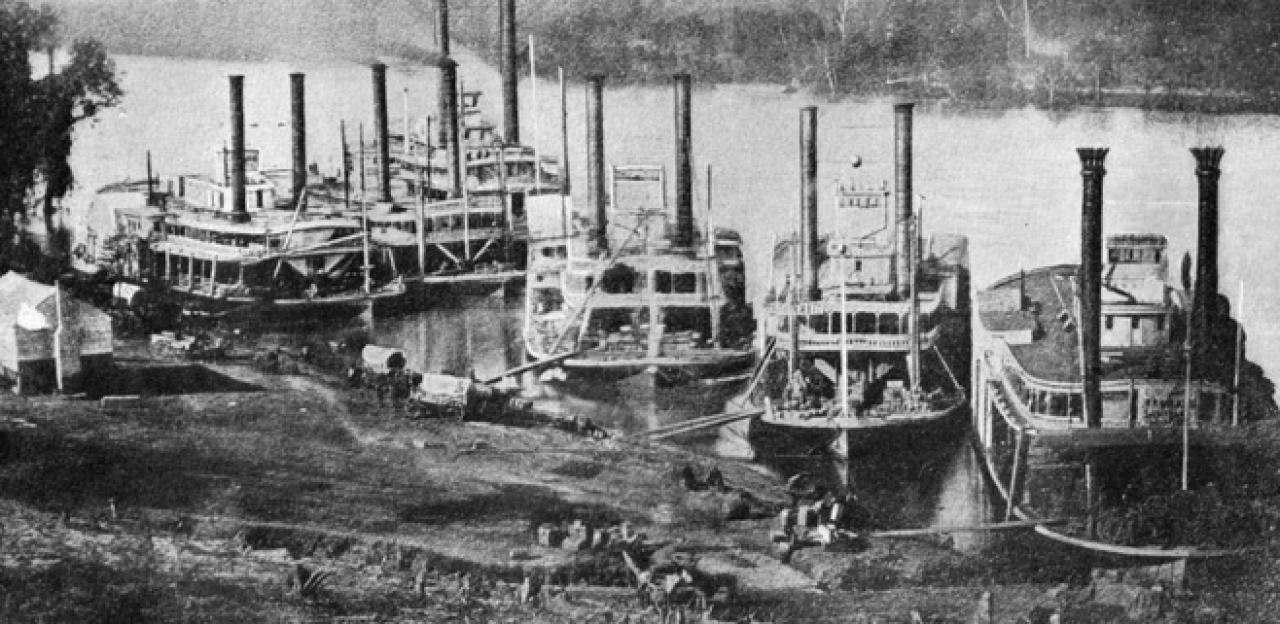 Boats docked at Pittsburg Landing