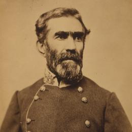Portrait photograph of Confederate Gen. Braxton Bragg in military uniform, facing to the right.
