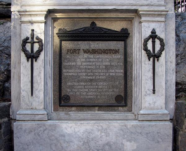 A marble, bronze, and granite stele commemorating the Battle of Fort Washington. 