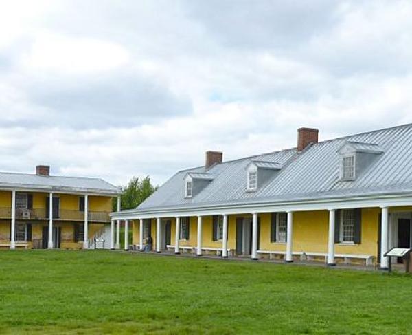 Photograph of officer quarters at Fort Mifflin in Philadelphia, Pennsylvania. 