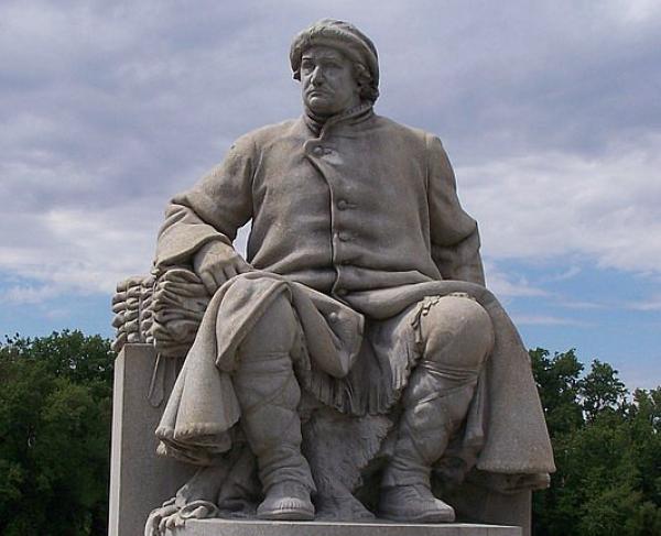 Statue by John Angel dedicated to Francis Vigo on the waterfront of George Rogers Clark National Historical Park