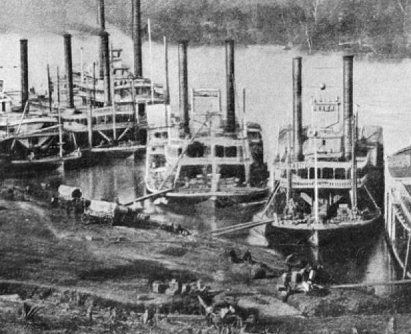 Boats docked at Pittsburg Landing