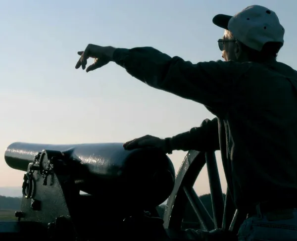 Gabor Boritt at Gettysburg cannon