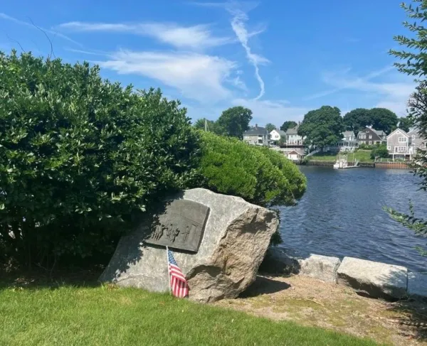 Bronze marker on boulder to commemorate spot of the burning of the Gaspee