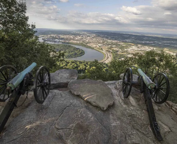 Cannons on top of Lookout Mountain, Chattanooga, Tenn.