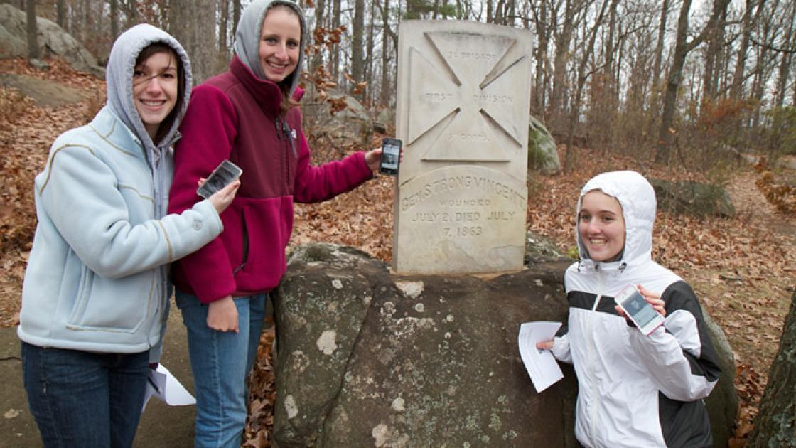 WSHS Students at the Vincent Monument