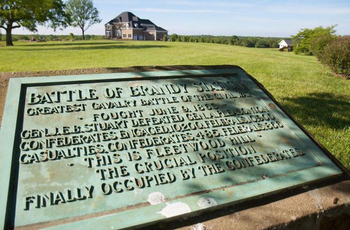 Photo of a historical plaque honoring Fleetwood Hill— the apex of the Battle of Brandy Station 