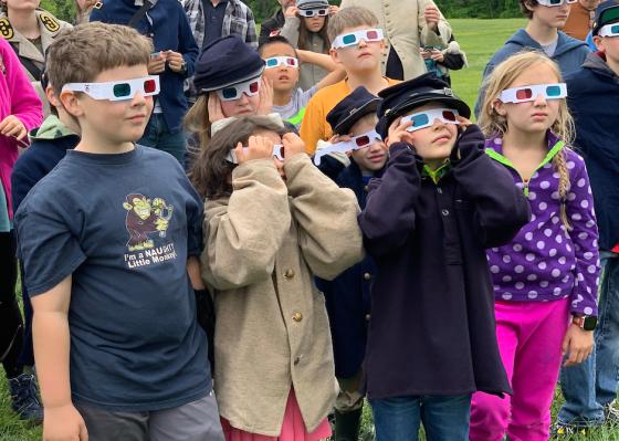 Children at Manassas 3D glasses