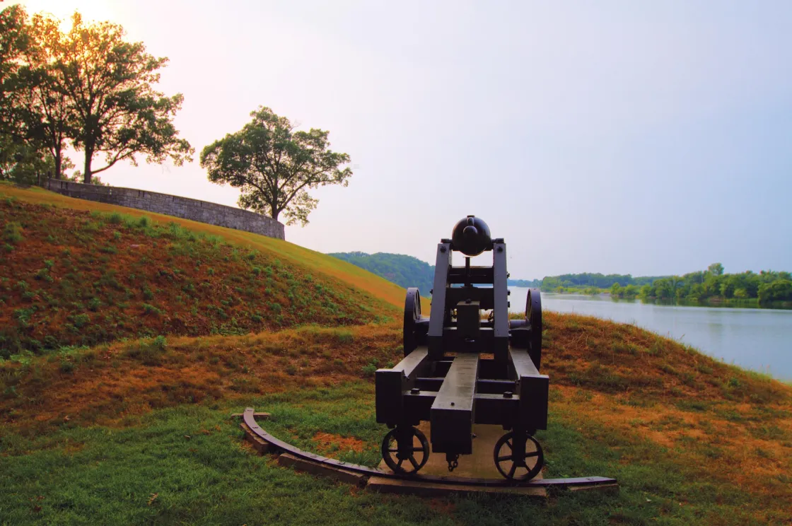 Photo of an artillery piece at Fort Donelson
