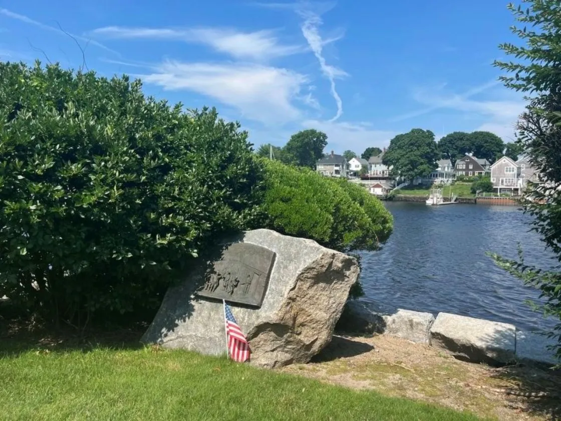 Bronze marker on boulder to commemorate spot of the burning of the Gaspee