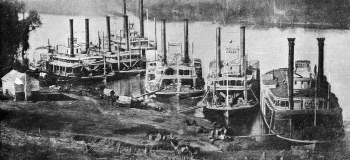 Boats docked at Pittsburg Landing